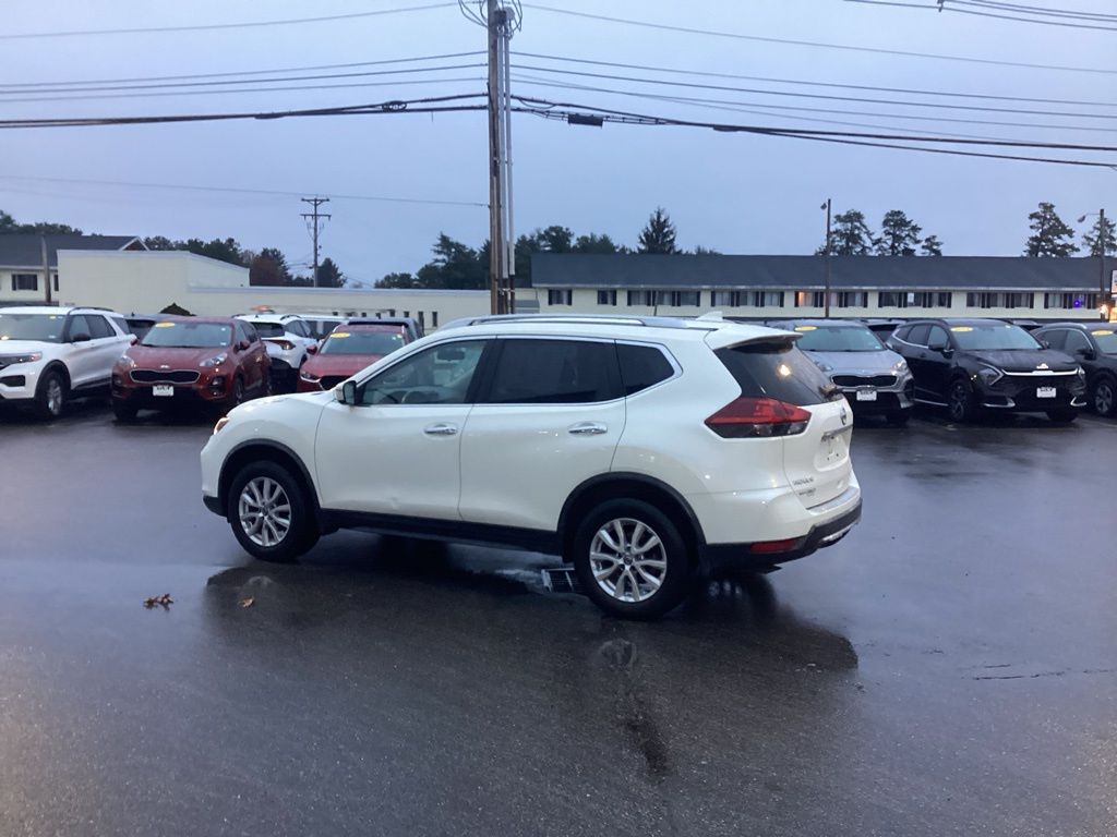 2018 Nissan Rogue SV photo 4