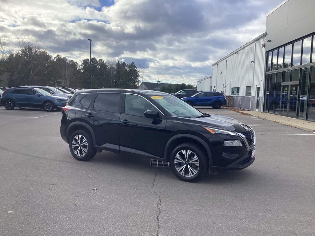 2023 Nissan Rogue SV's photo