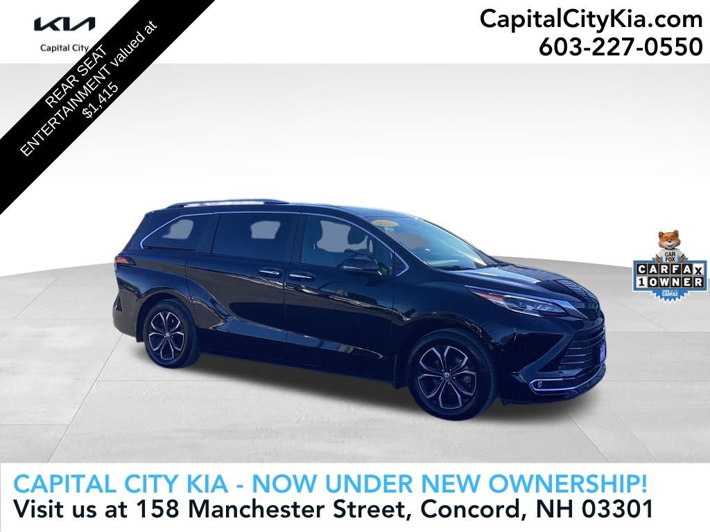 2025 Toyota Sienna Platinum's photo