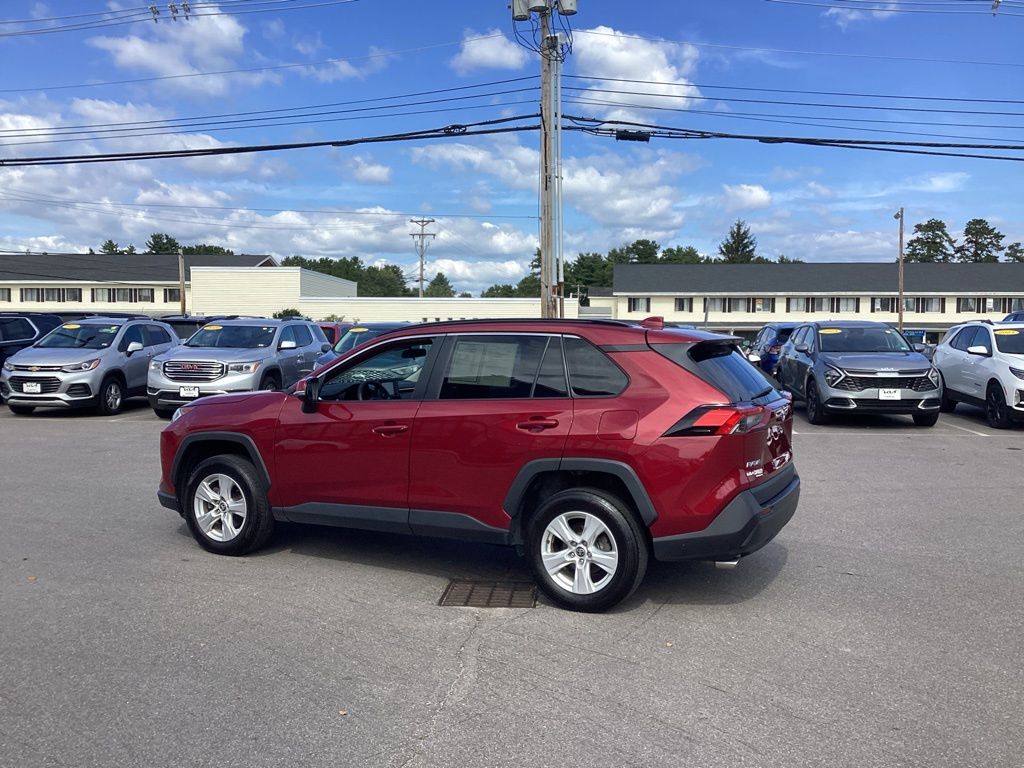 2021 Toyota RAV4 XLE photo 3