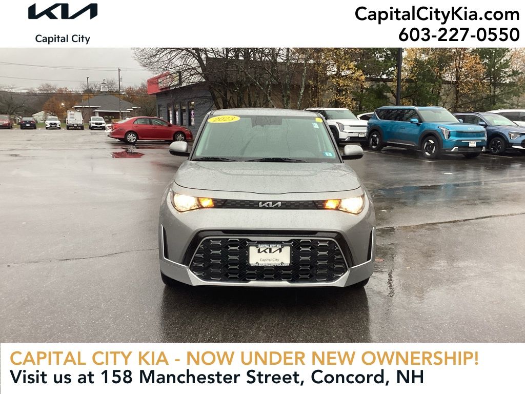 2023 Kia Soul GT-Line photo 2