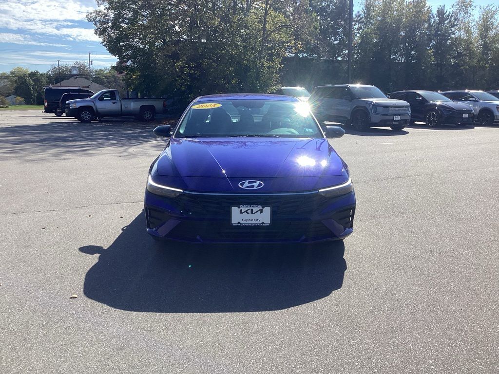 2025 Hyundai Elantra SEL Sport photo 2
