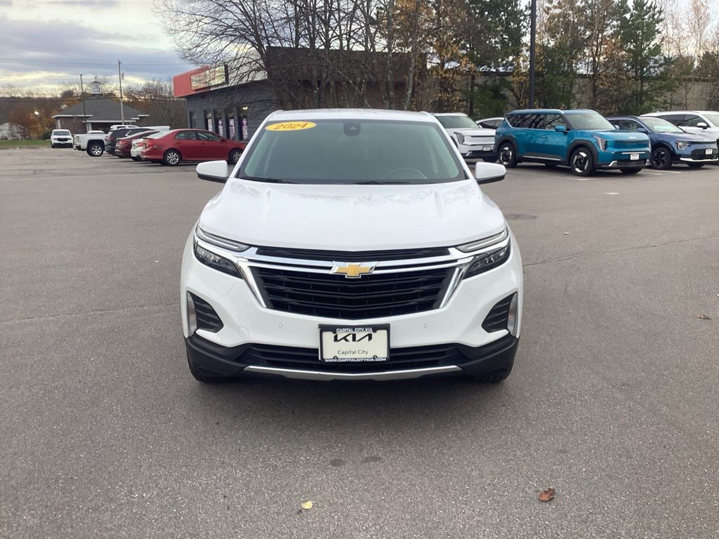 2024 Chevrolet Equinox LT photo 2