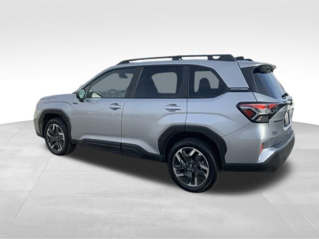 2025 Subaru Forester Premium photo 4