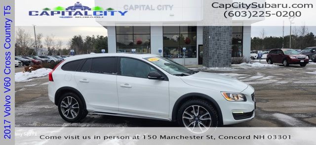 2017 Volvo V60 Base's photo