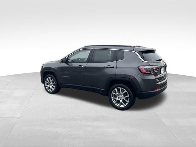 2022 Jeep Compass Latitude Lux photo 4