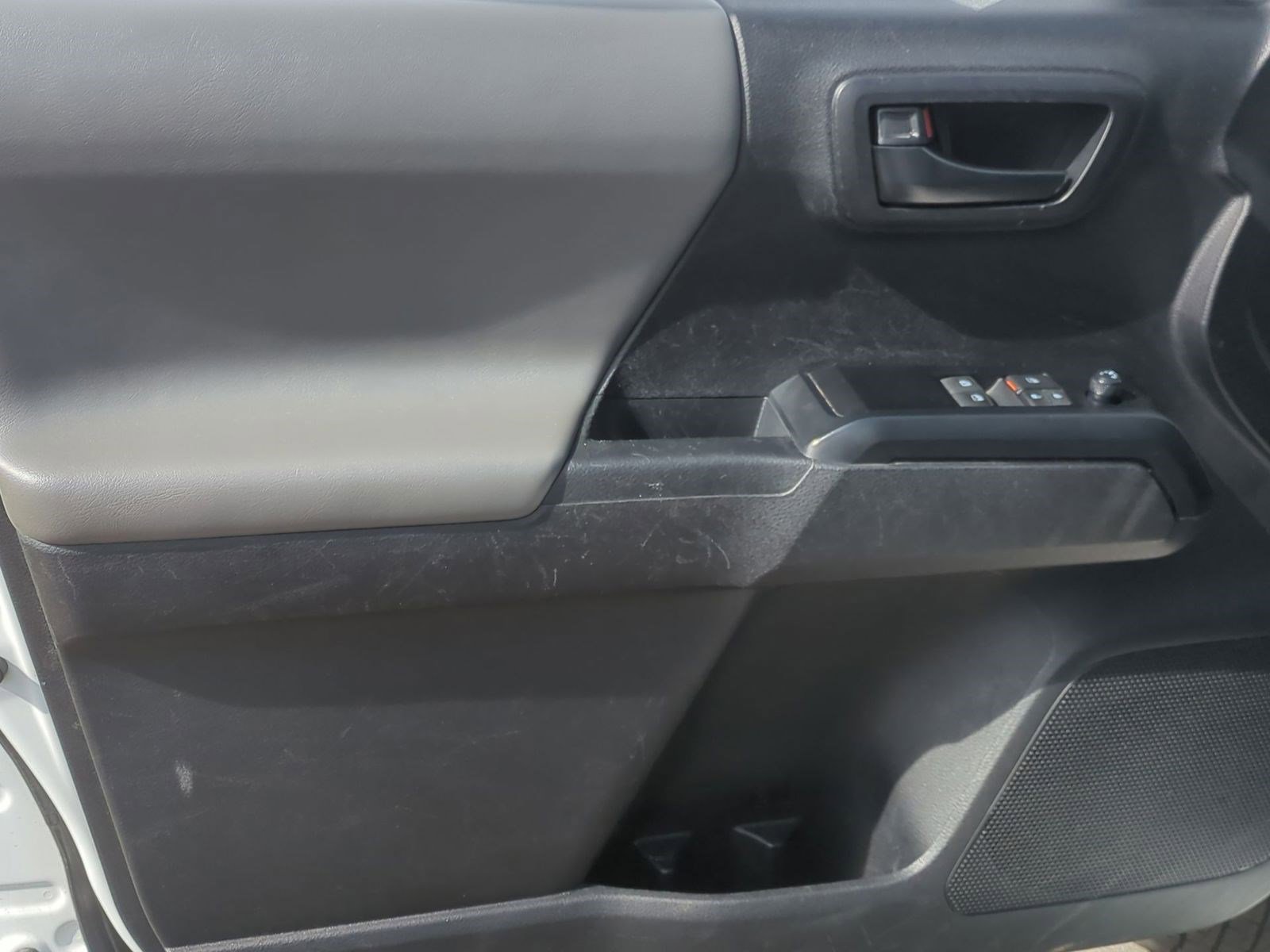 2022 Toyota Tacoma SR - Photo 11
