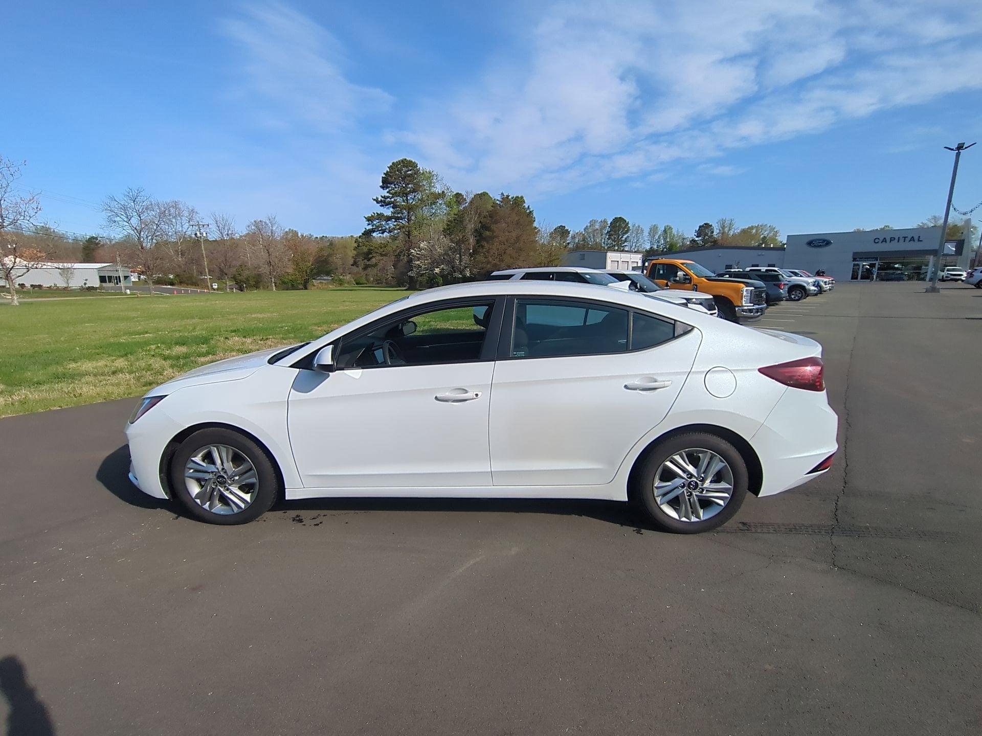 2020 Hyundai Elantra SEL - Photo 2