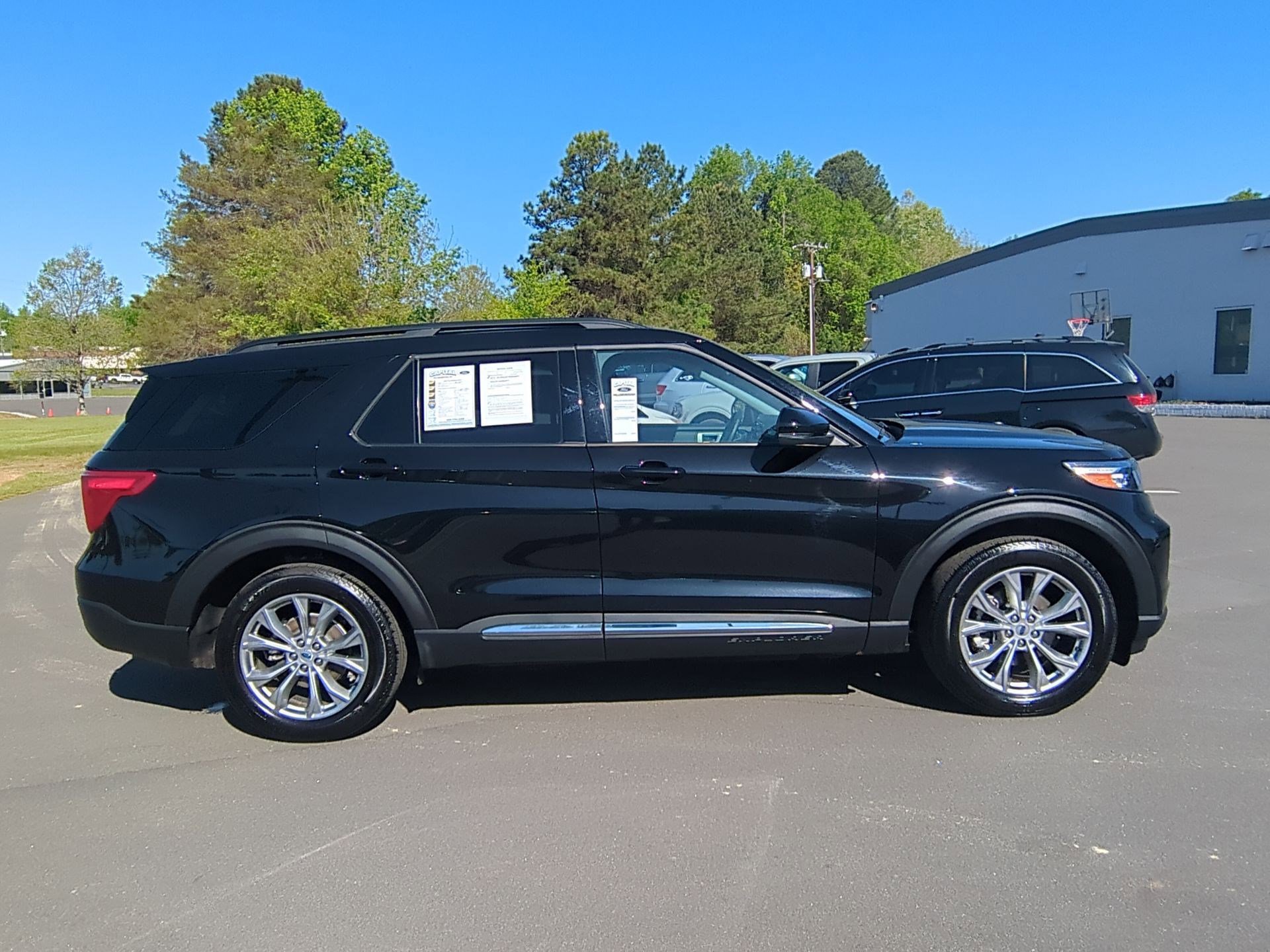 2023 Ford Explorer XLT - Photo 6