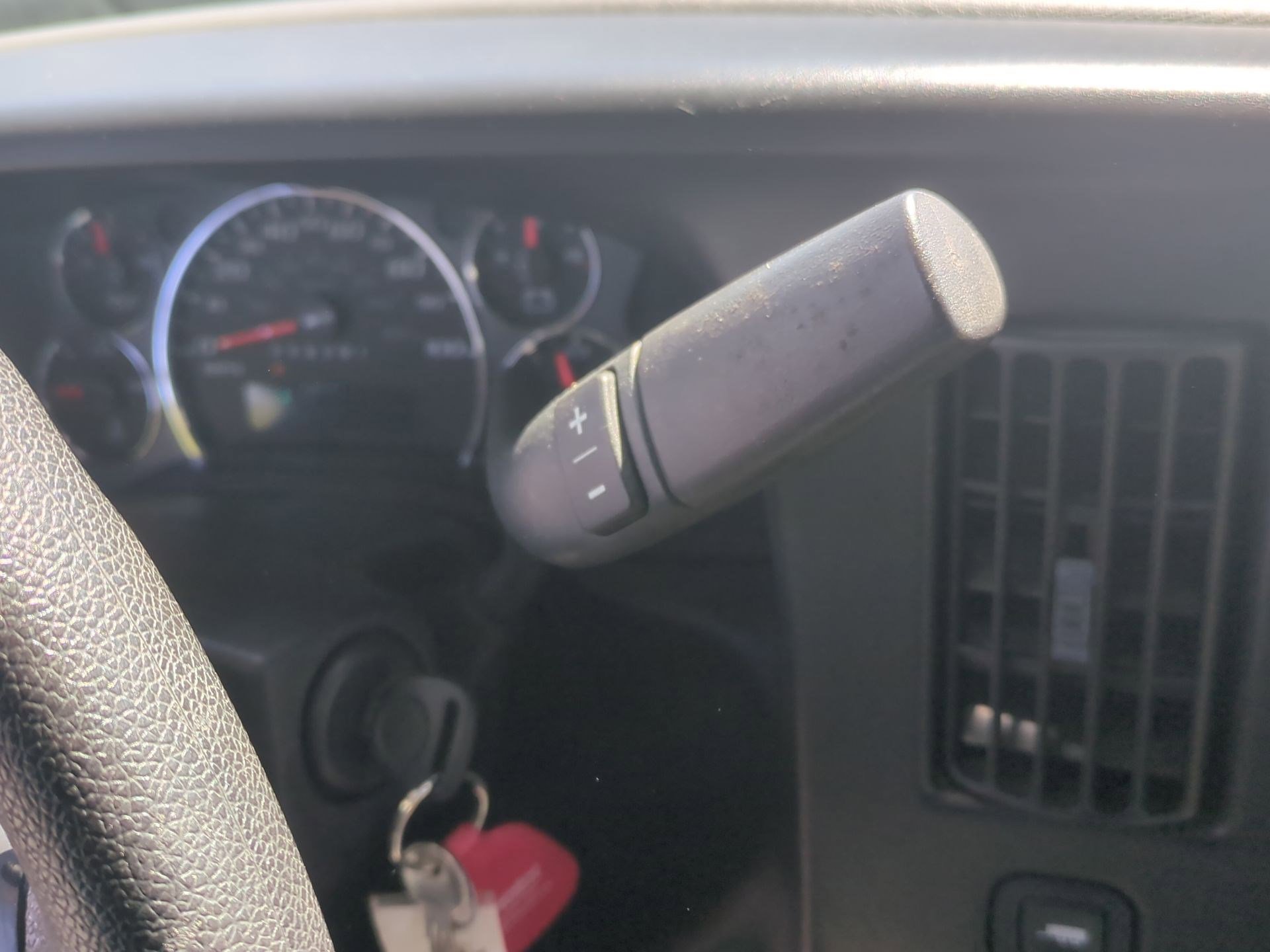 2011 Chevrolet Express G3500 - Photo 17