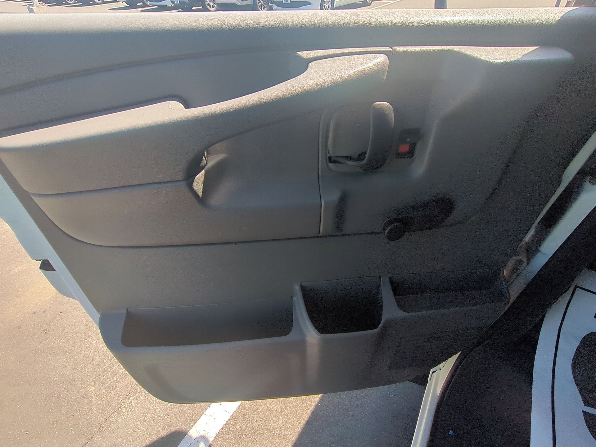 2011 Chevrolet Express G3500 - Photo 11