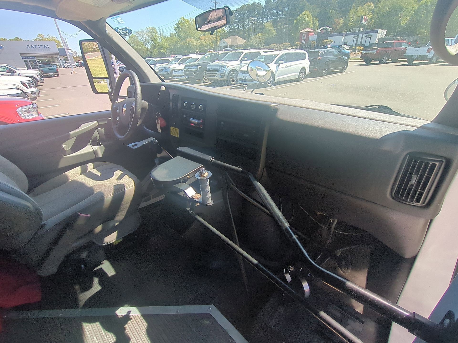 2011 Chevrolet Express G3500 - Photo 22