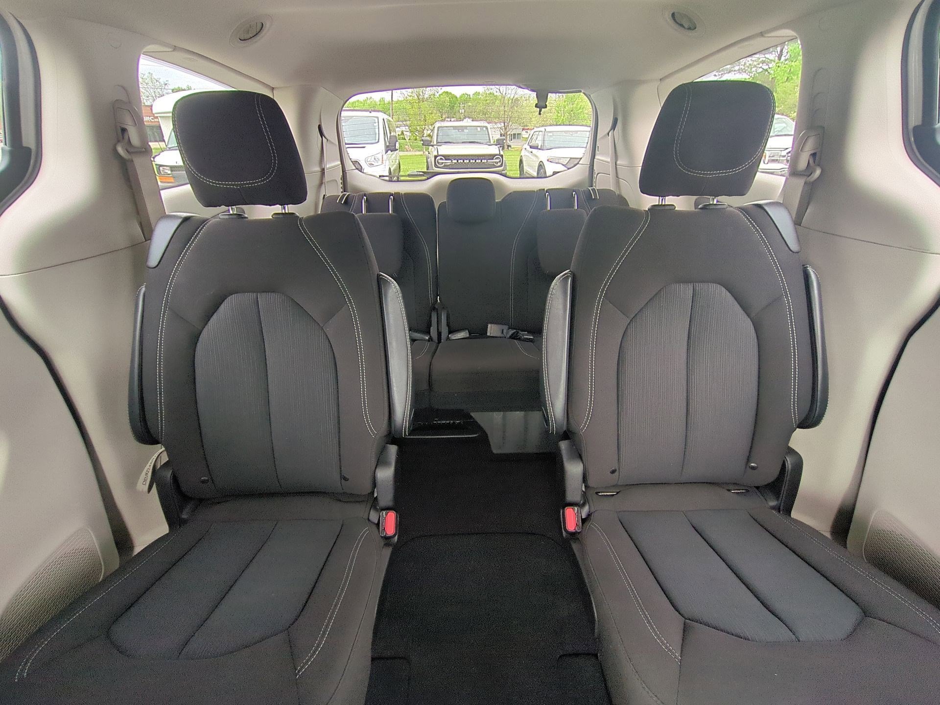 2023 Chrysler Voyager LX - Photo 19