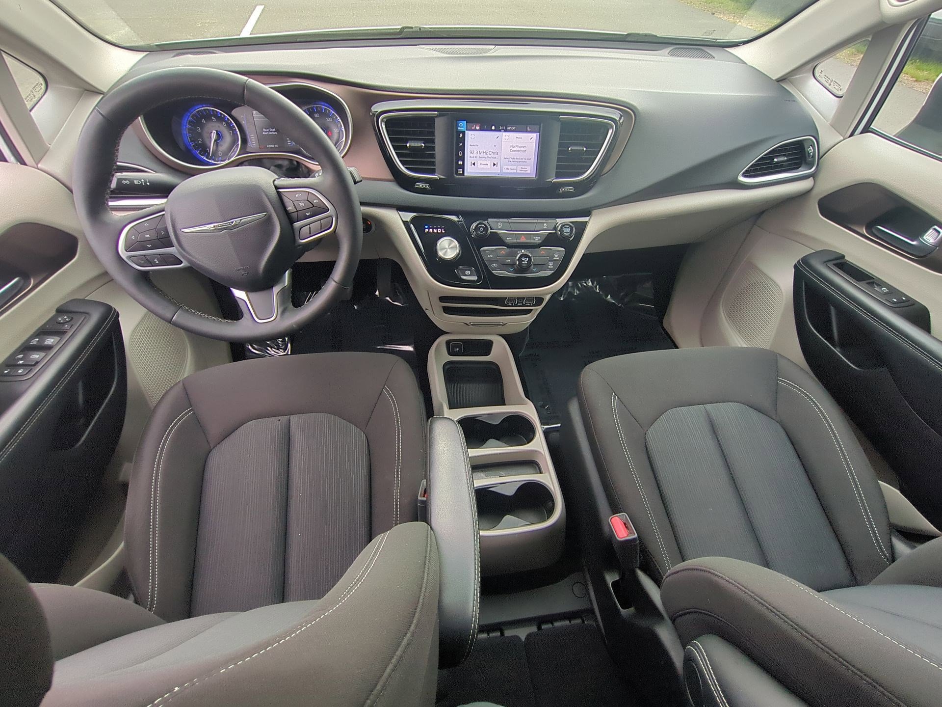 2023 Chrysler Voyager LX - Photo 20