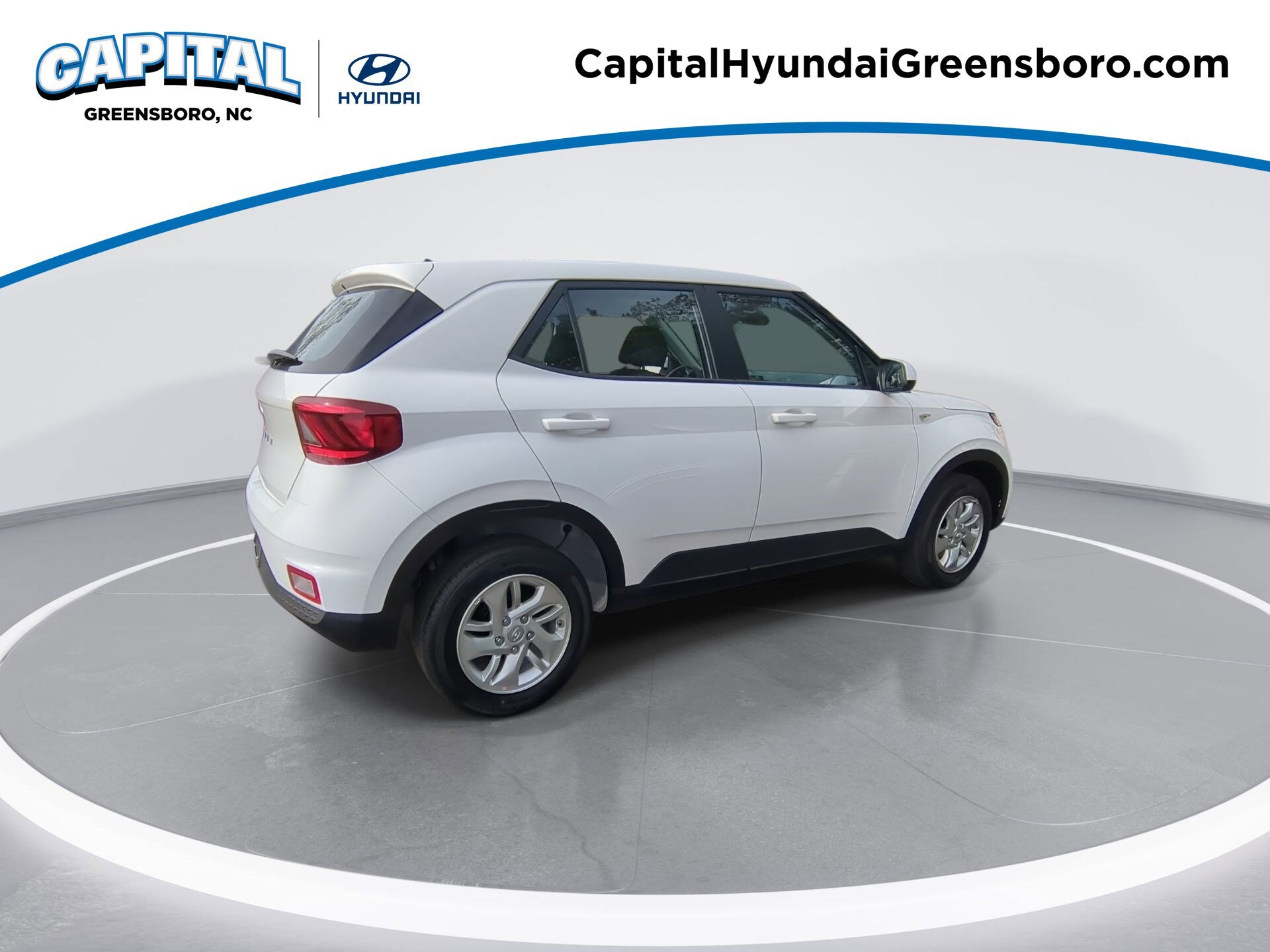 2025 Hyundai Venue SE photo 2