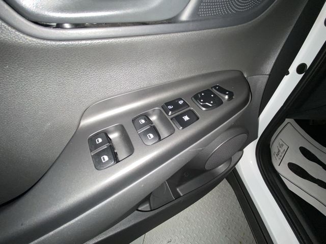 2023 Hyundai Kona SE - Photo 13