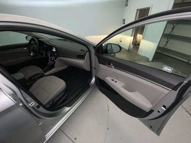 2020 Hyundai Elantra SE - Photo 23