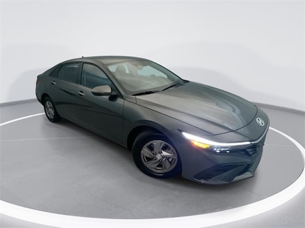 2025 Hyundai Elantra SE Sedan