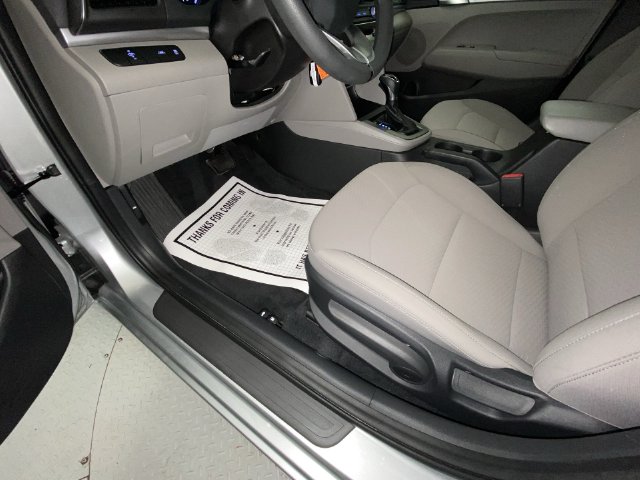 2020 Hyundai Elantra SE - Photo 12