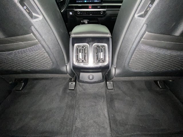 2024 Kia Sorento S - Photo 29