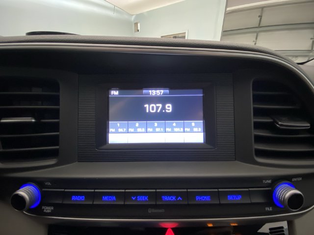2020 Hyundai Elantra SE - Photo 15
