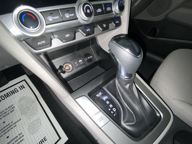 2020 Hyundai Elantra SE - Photo 19