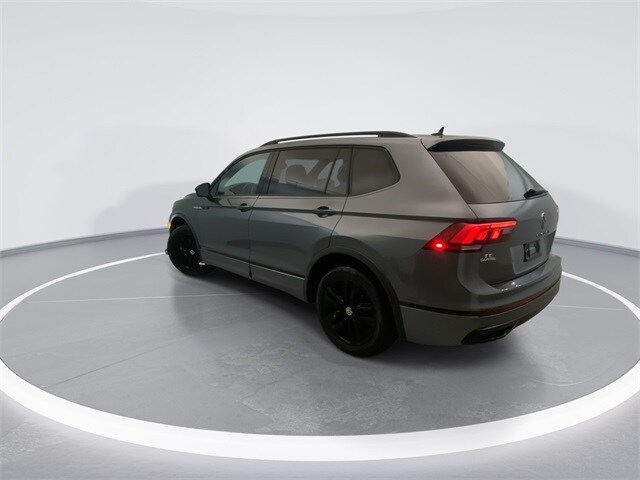2022 Volkswagen Tiguan SE R-Line Black photo 2