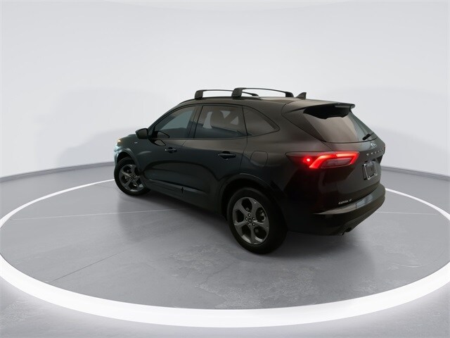 2023 Ford Escape Hybrid ST-Line Select photo 2