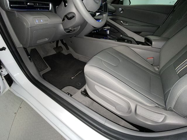 2024 Hyundai Elantra SEL - Photo 12