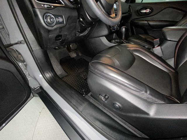 2022 Jeep Cherokee Trailhawk - Photo 12