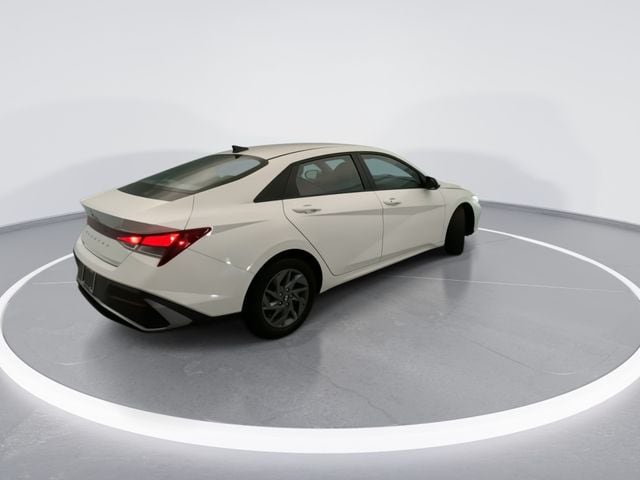 2024 Hyundai Elantra SEL - Photo 6