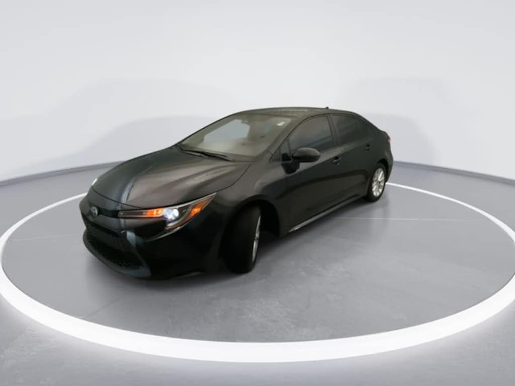 Used 2021 Toyota Corolla LE Sedan