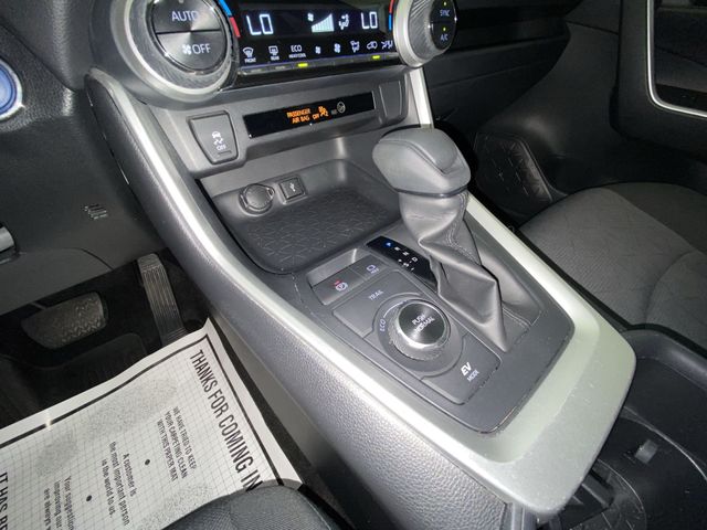 2022 Toyota RAV4 XLE - Photo 20