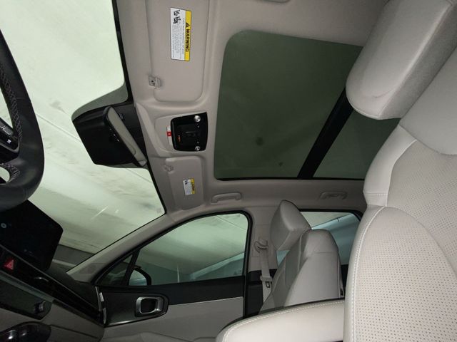 2025 Kia Sorento S - Photo 22