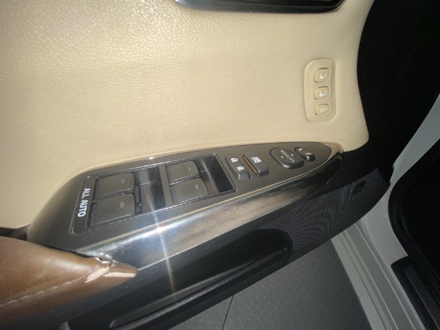 2016 Toyota Avalon Limited - Photo 13