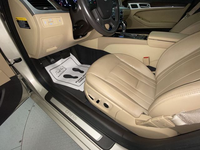 2015 Hyundai Genesis Base - Photo 12