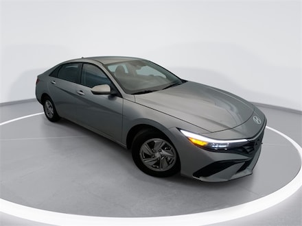 2025 Hyundai Elantra SE Sedan