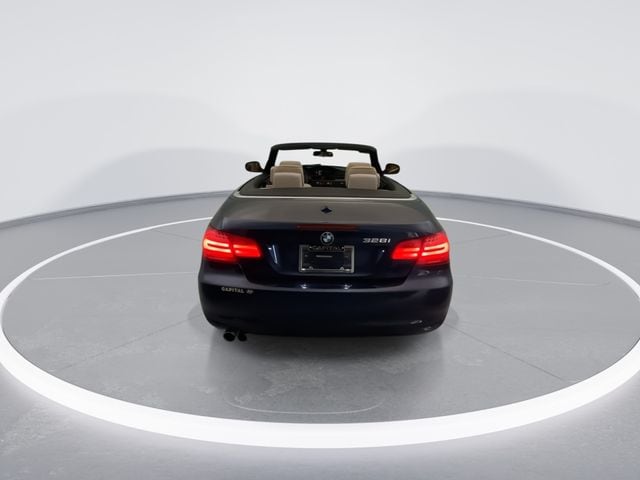 2011 BMW 3 Series 328i - Photo 5