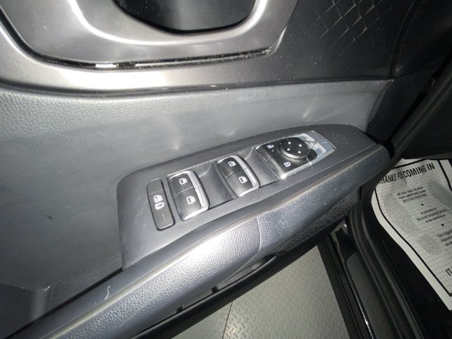 2024 Kia Sorento S - Photo 13