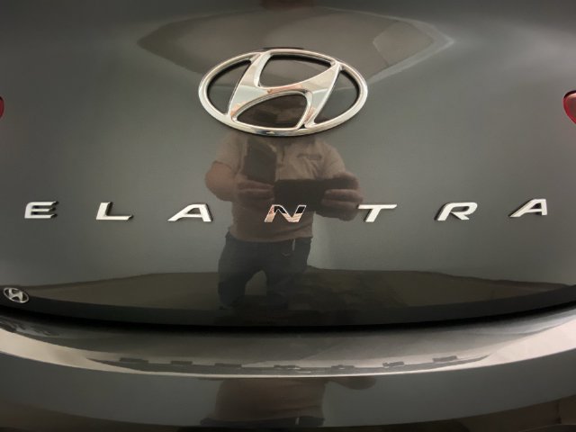 2020 Hyundai Elantra SE - Photo 24