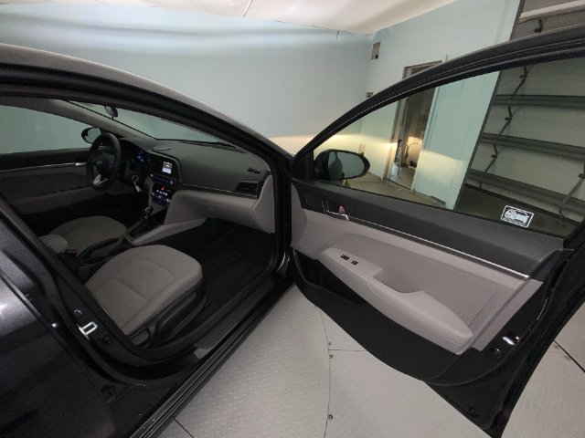 2020 Hyundai Elantra SE - Photo 22