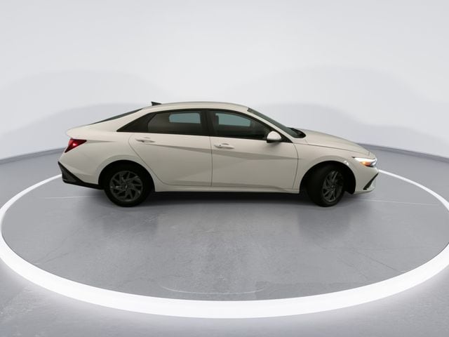 2024 Hyundai Elantra SEL - Photo 7