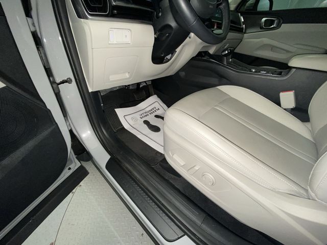 2025 Kia Sorento S - Photo 12