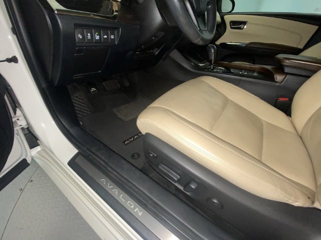 2016 Toyota Avalon Limited - Photo 12