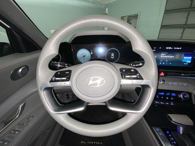 2024 Hyundai Elantra SEL - Photo 14