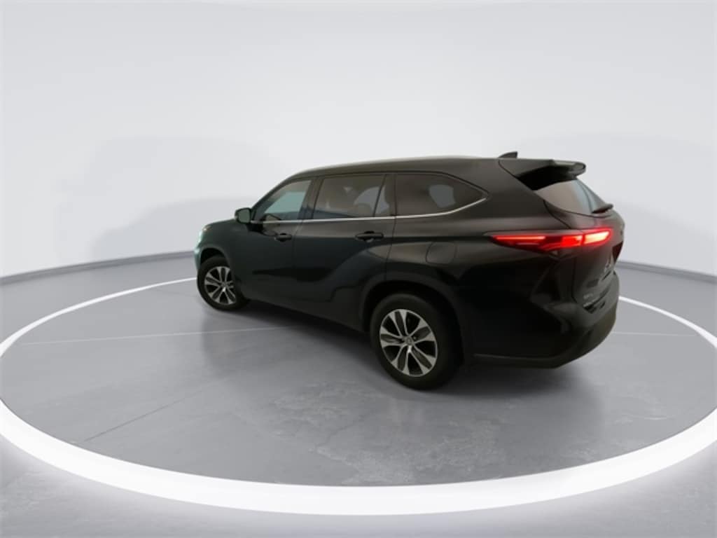 Used 2022 Toyota Highlander XLE SUV