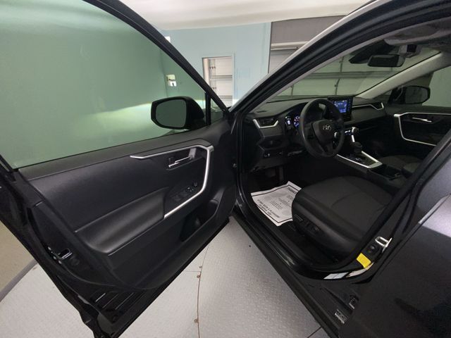 2022 Toyota RAV4 XLE - Photo 11