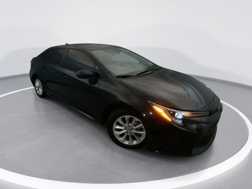 Used 2021 Toyota Corolla LE Sedan