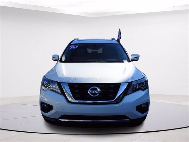 2018 Nissan Pathfinder Platinum photo 2