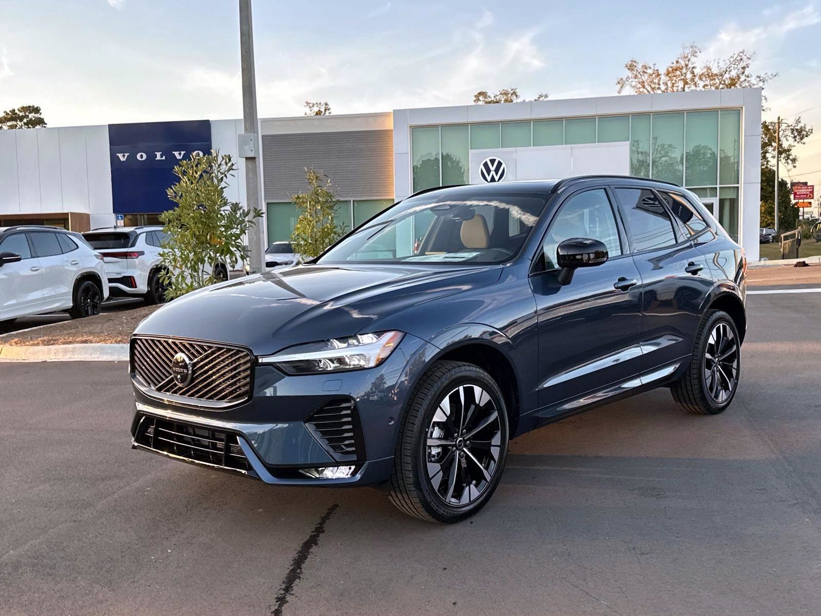 2026 Volvo XC60 Plus's photo